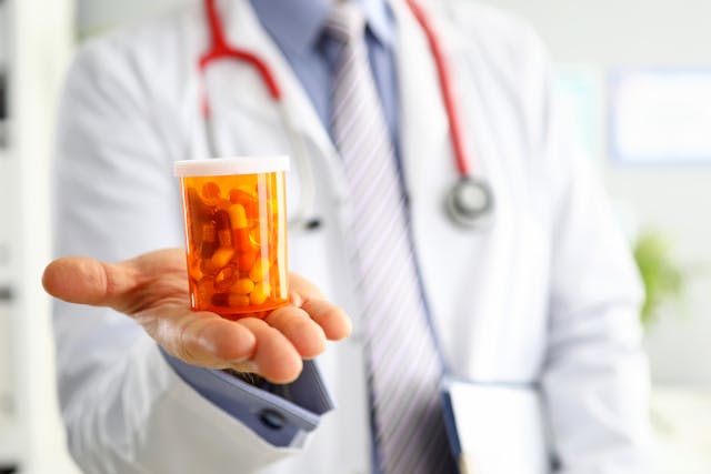 a-pharmacist-s-10-reasons-why-doctors-prescribe-pills-so-eag-the